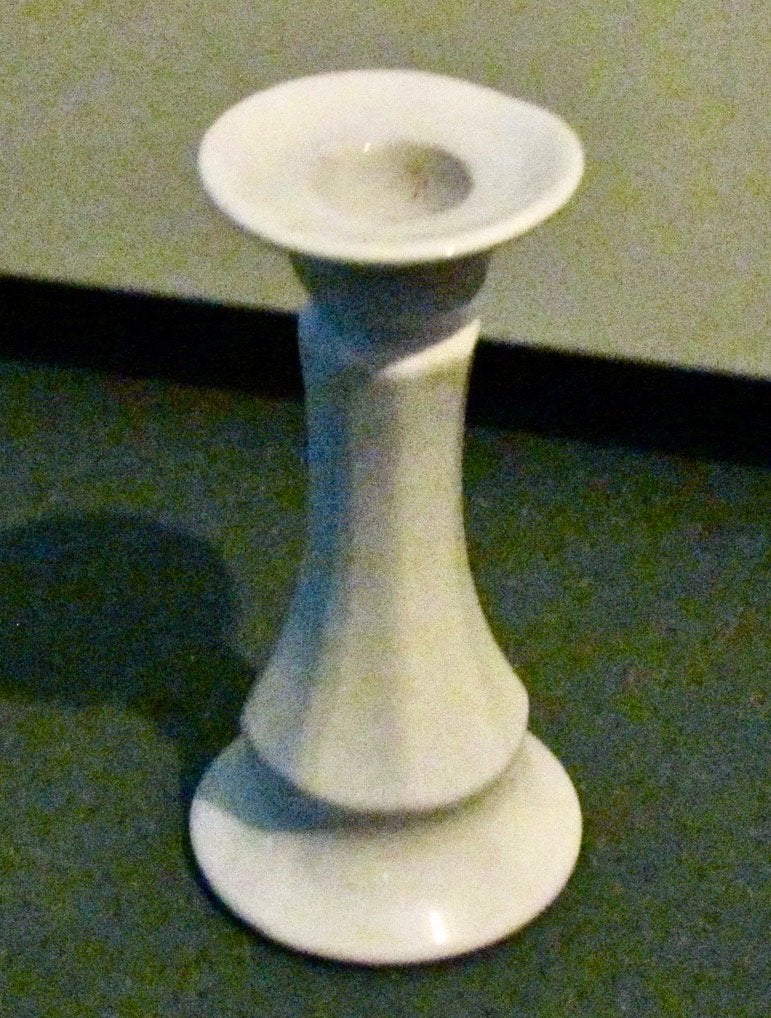 2 witte kandelaars voor lange kaarsen, Gebruikt, Wit, Ophalen of Verzenden, Steen/keramiek