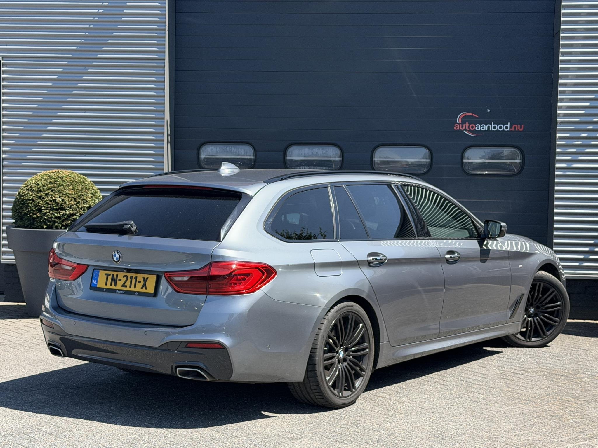 BMW 5-serie Touring 520d Executive M-Sport | Camera | Harmon, Auto's, BMW, Automaat, Achterwielaandrijving, 2000 kg, Alcantara