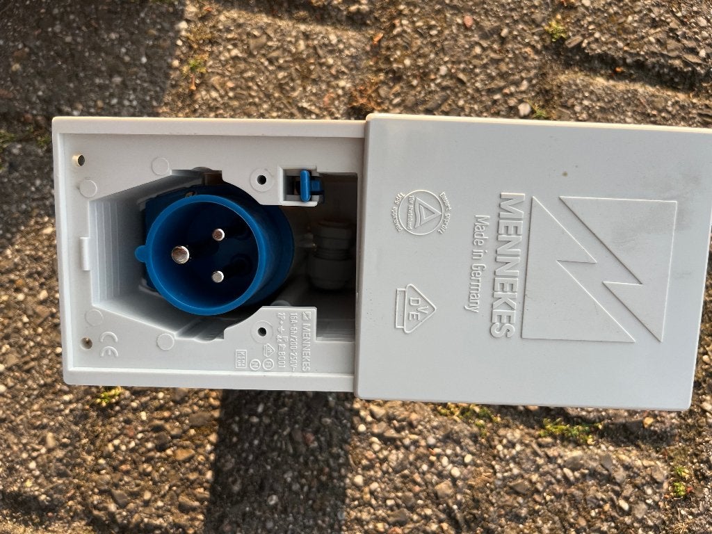Mennekes cee toestelcontact camper, Ophalen, Zo goed als nieuw