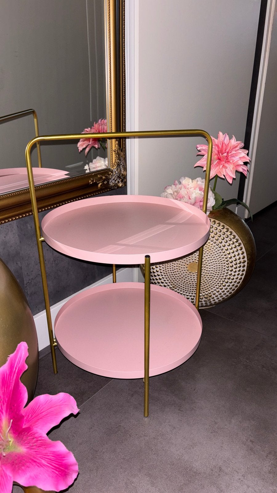 Roze tafel met goudkleurig frame, Minder dan 55 cm, Metaal of Aluminium, Rond, Zo goed als nieuw