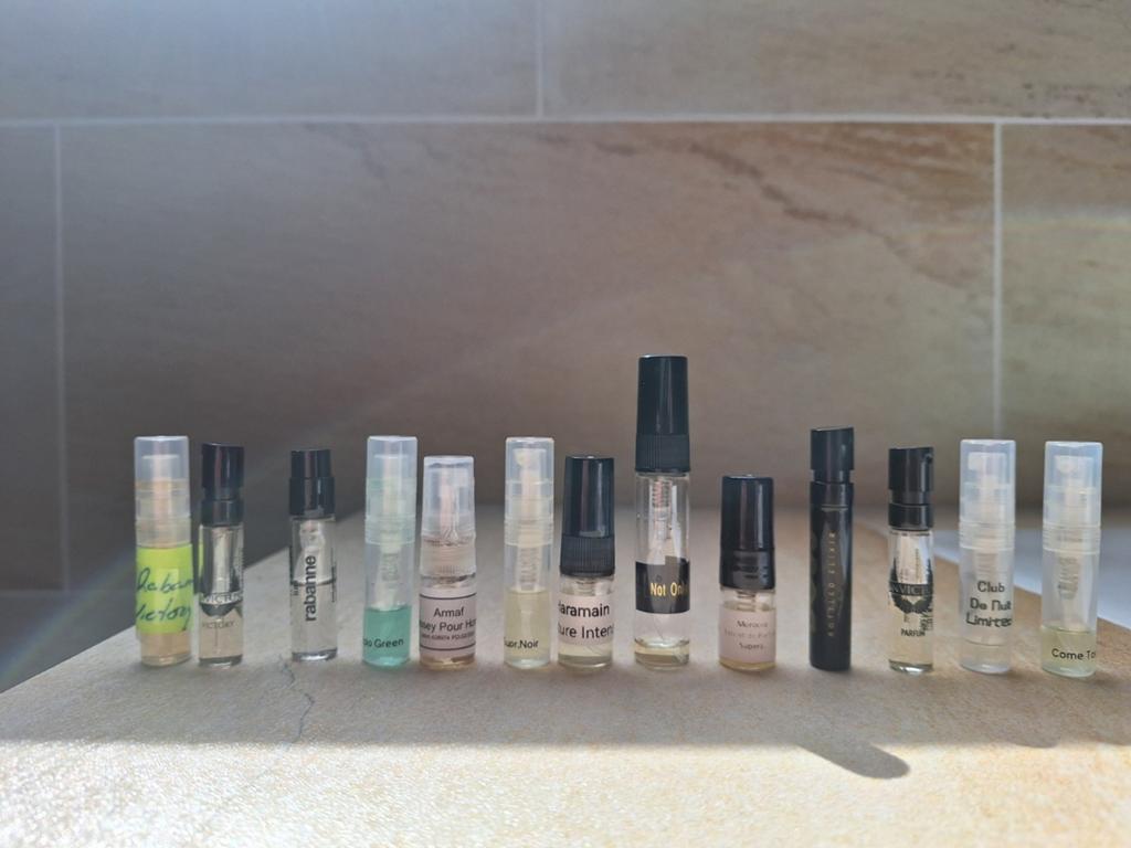 Diverse heren parfum samples (14x), Sieraden, Tassen en Uiterlijk, Uiterlijk | Parfum, Ophalen of Verzenden, Nieuw