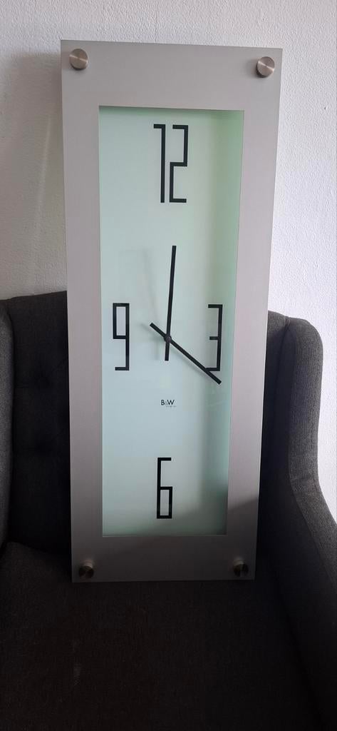 Moderne B&W by Nextime Wandklok - Strak Design, Huis en Inrichting, Woonaccessoires | Klokken, Ophalen, Gebruikt, Analoog, Wandklok