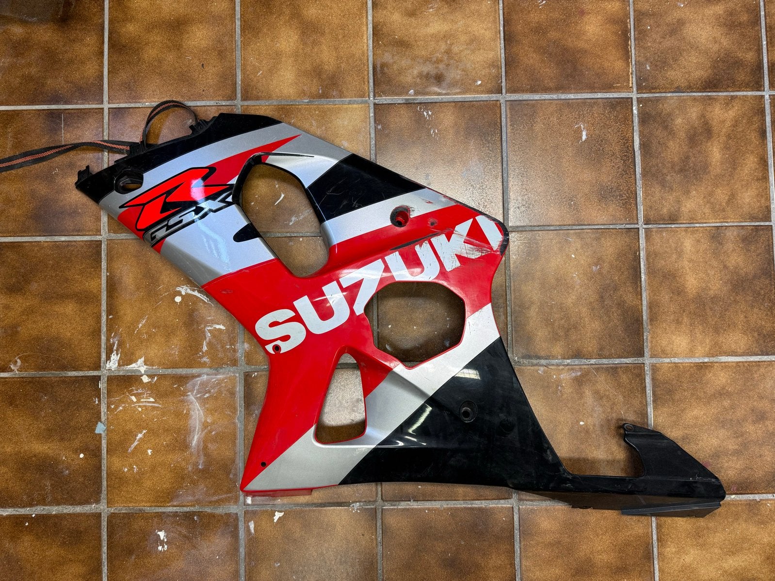 Suzuki GSXR 1000 K2 Rechter Zij Kuipdeel met Schade, Motoren, Ophalen, Gebruikt