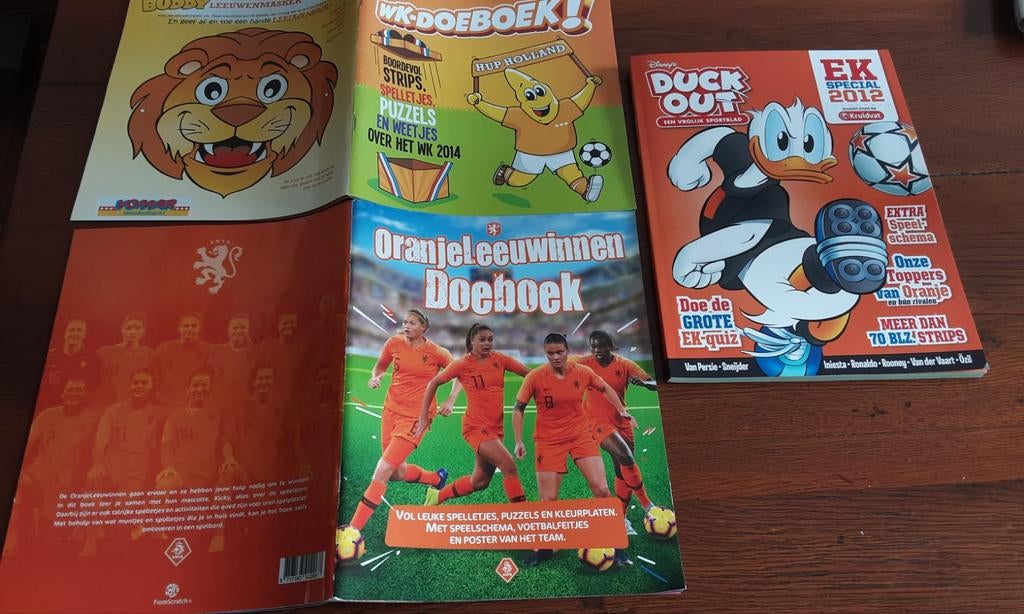 Oranjeleeuwinnen Doeboek & WK Doeboek 2014, Duck Out, Disney, Ophalen of Verzenden, Nieuw, Overige binnenlandse clubs, Boek of Tijdschrift