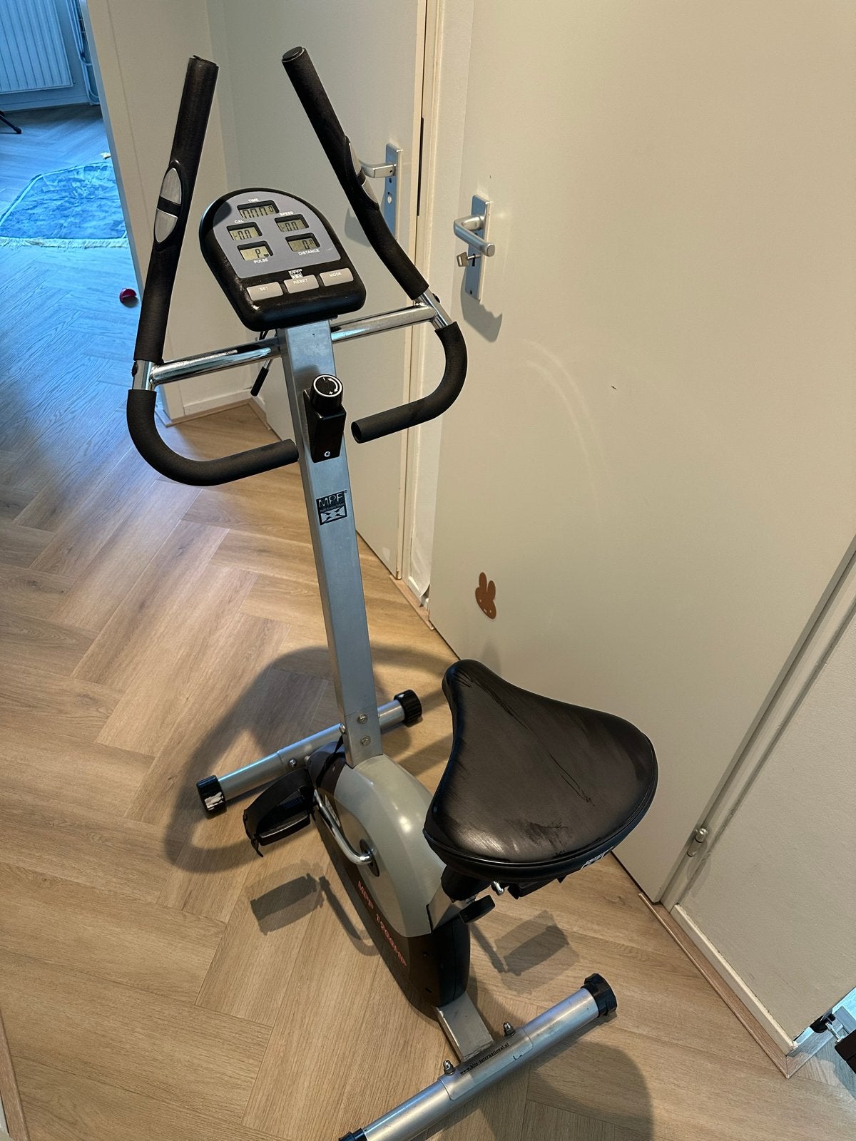 Hometrainer MPF 1900HP - Perfect voor thuis trainen, Ophalen, Gebruikt, Metaal, Benen