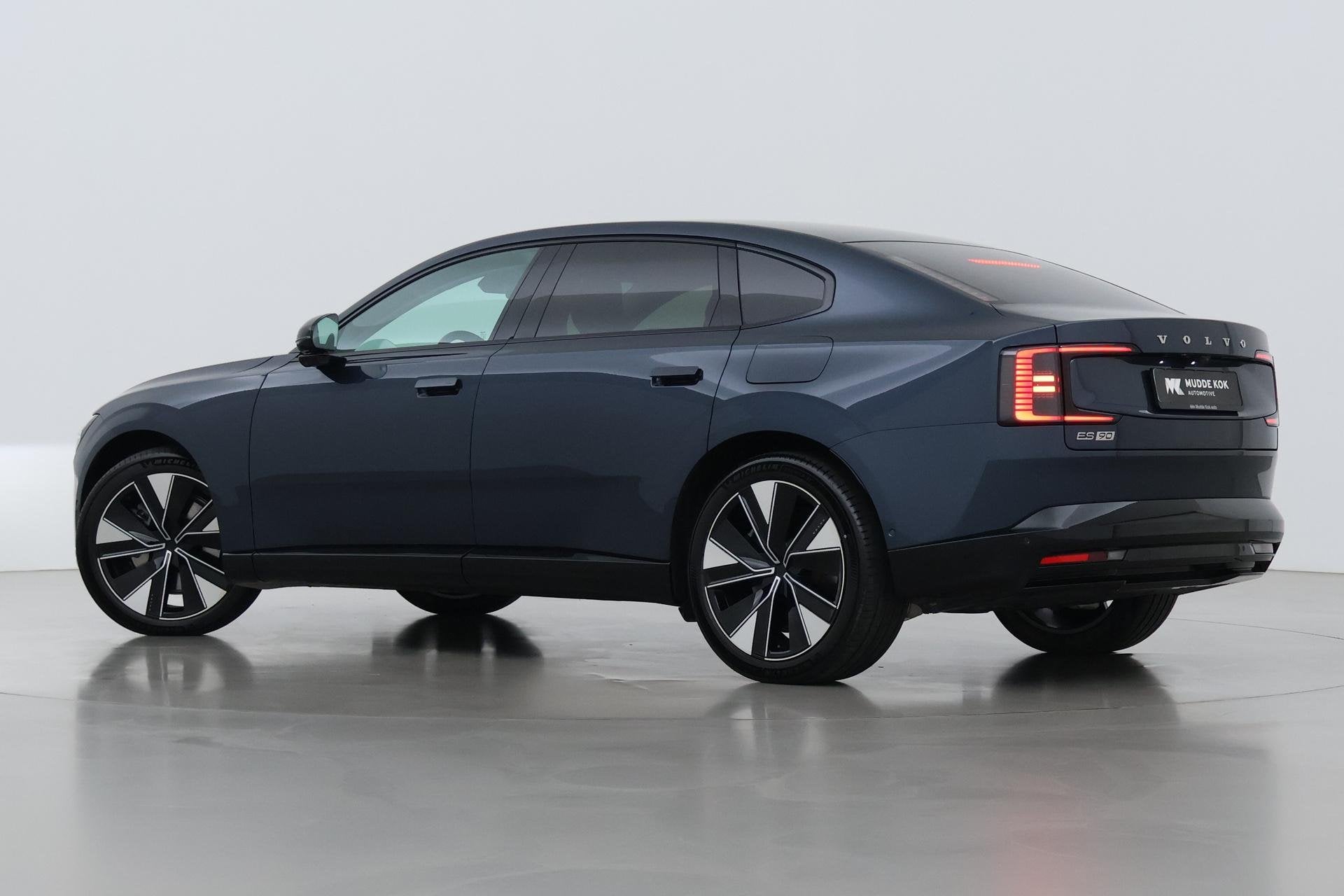 Volvo ES90 Single Motor Extended Range Plus 92 kWh | FACELIF, Auto's, Automaat, Gebruikt, 662 km, Blauw