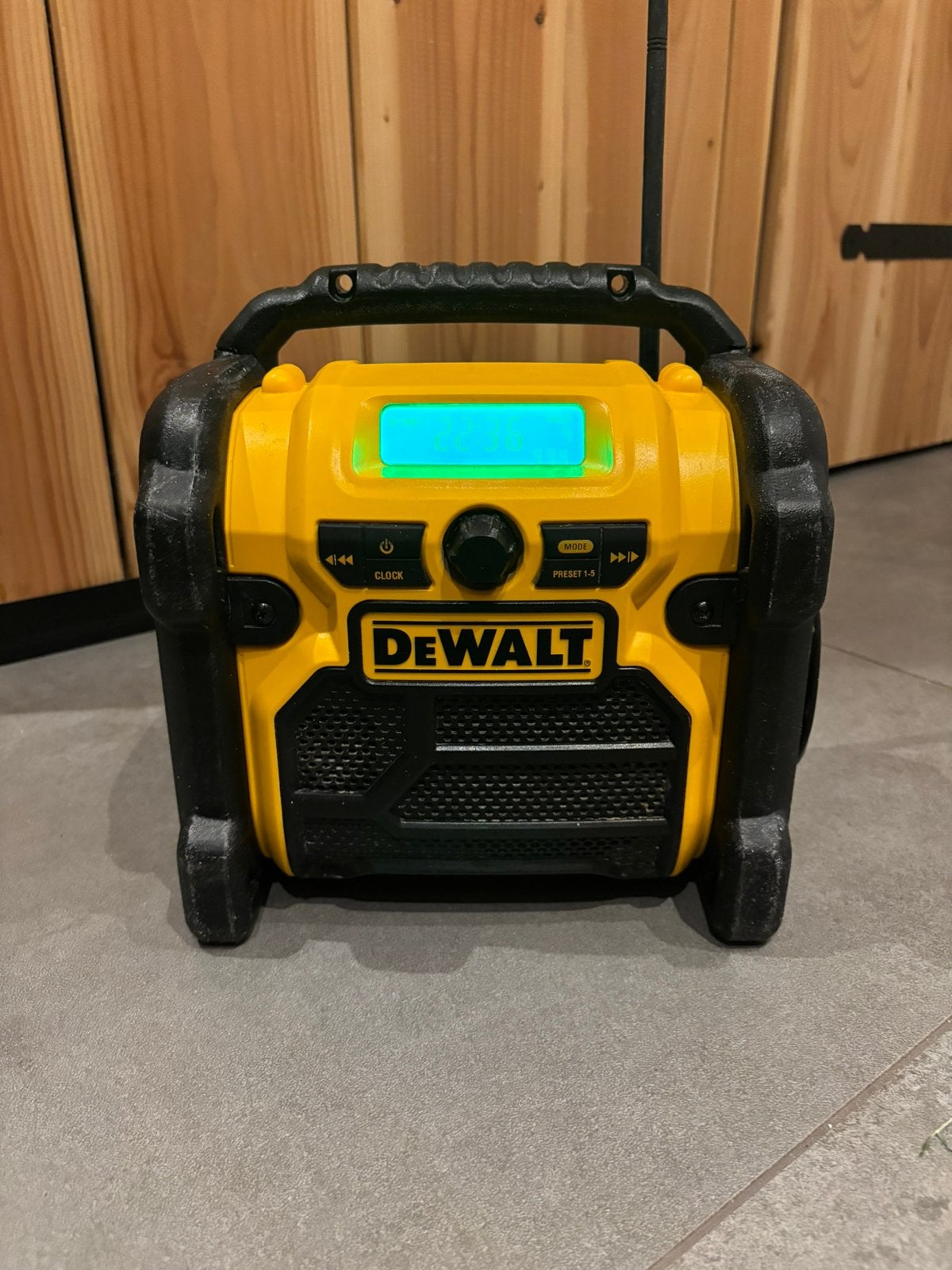 Dewalt DCR019 bouwradio op accu of stekker, Ophalen of Verzenden, Gebruikt, Bouwradio