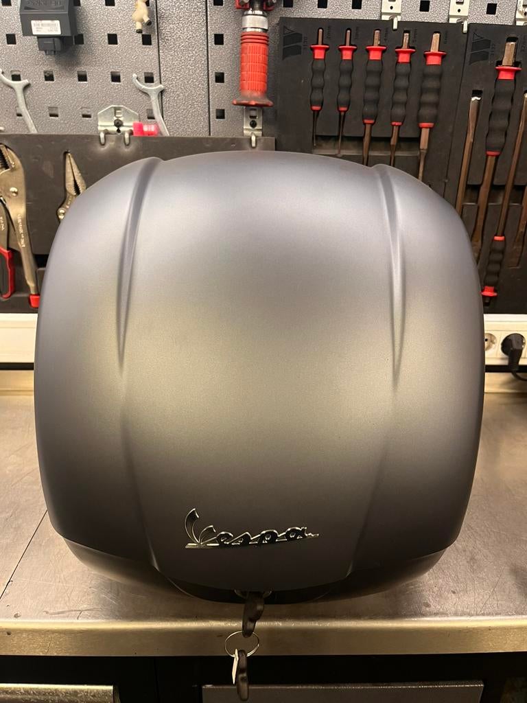 Vespa GTS topkoffer top koffer origineel OEM grijs, Ophalen of Verzenden, Zo goed als nieuw
