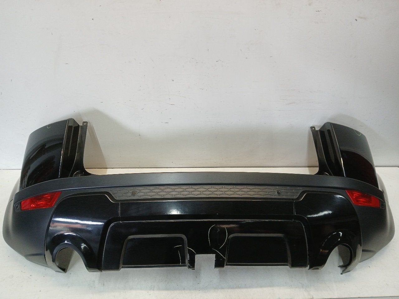 Bumper achter Land Rover Evoque, Onderdelen@venauto.nl, Van der Ven Autorecycling B.V., Ettenseweg 76, 4706 PB Roosendaal, The Netherlands