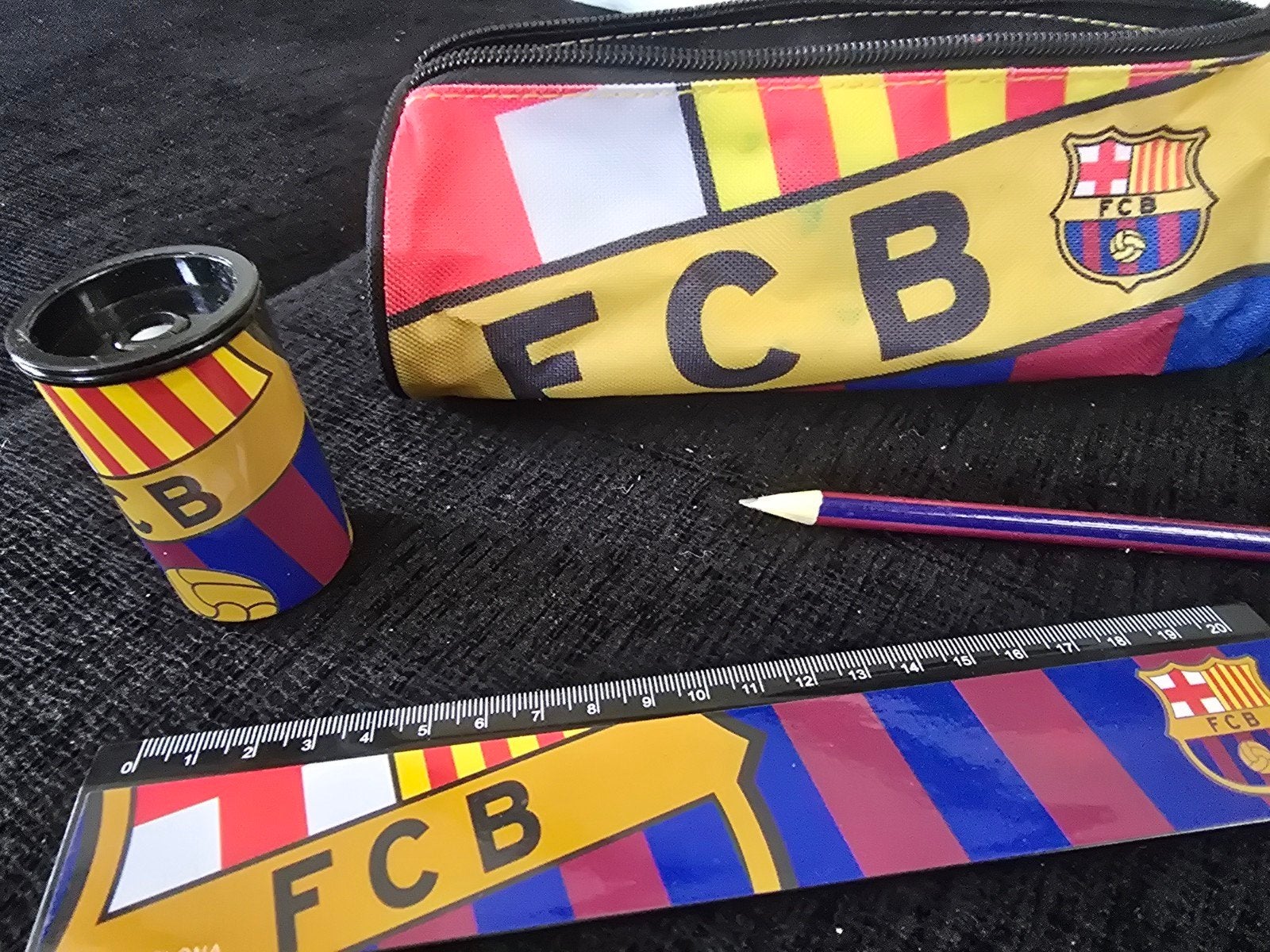 school artikelen FC BARCELONA etui puntenslijper etc DOOS F, Diversen, Ophalen of Verzenden