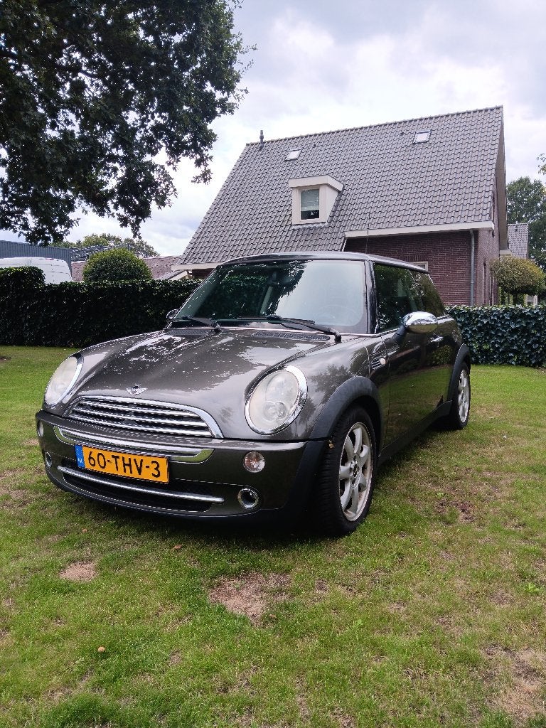 MINI Cooper | Leder | Stoelverwarming | Airco | Nette auto, Auto's, Mini, Voorwielaandrijving, Zwart, 4 cilinders, 4 stoelen