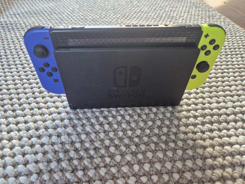 Nintendo Switch met Dock (excl. USB C adapter), Ophalen, Gebruikt, Met 2 controllers, Switch Original