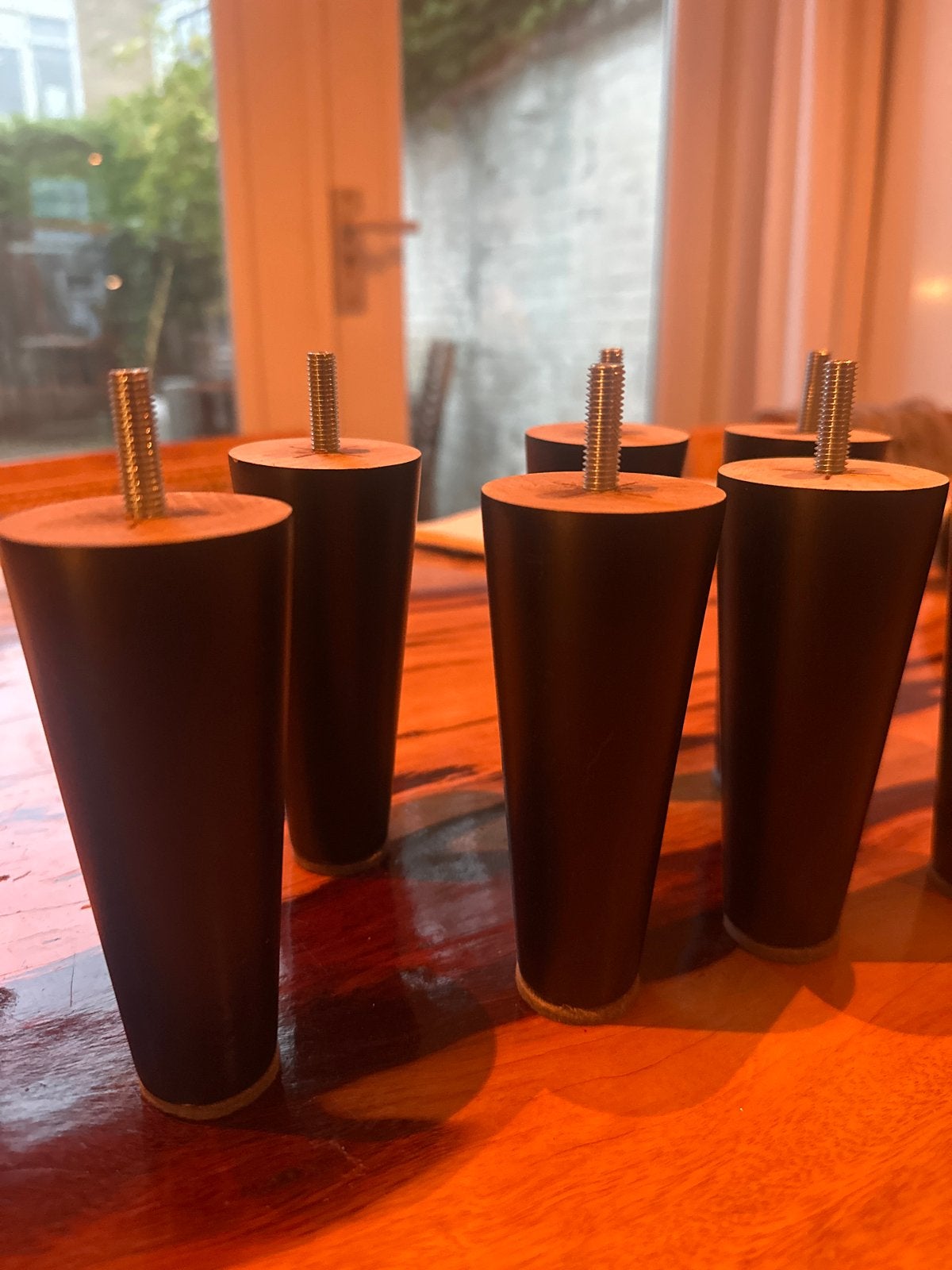 Set van 8 donkerbruine meubelpoten, Ophalen, Nieuw
