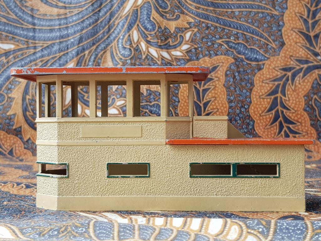 Oud trein seinhuis uit Engeland van Hornby Dublo 16,5 cm., Antiek en Kunst, Ophalen of Verzenden