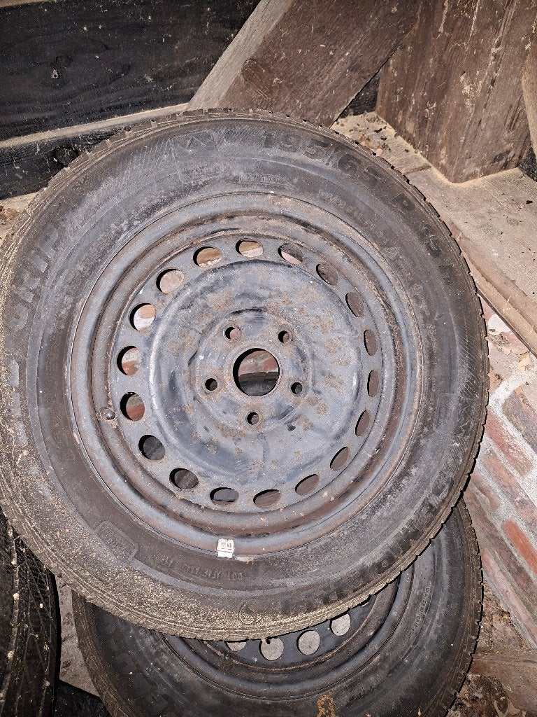 2 Velgen 5 gats met goede Semperit banden 195/65/R15., Ophalen of Verzenden, Gebruikt