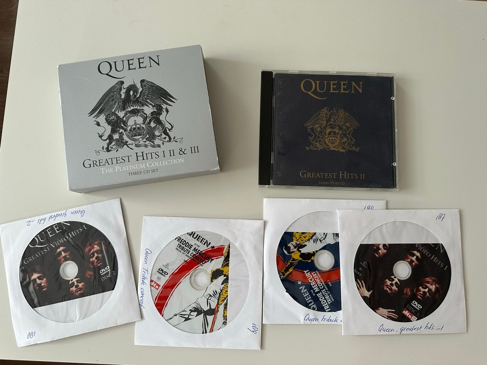 Queen Greatest Hits Collectie (CD & DVD), Cd's en Dvd's, Dvd's | Muziek en Concerten, Gebruikt, Verzameling, Inclusief DVD, Alle leeftijden