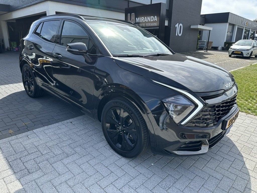 Kia Sportage 1.6 T-GDi Dark Edition MHEV 17 DKM (bj 2025), Auto's, Gebruikt, Euro 6, 4 cilinders, Zwart
