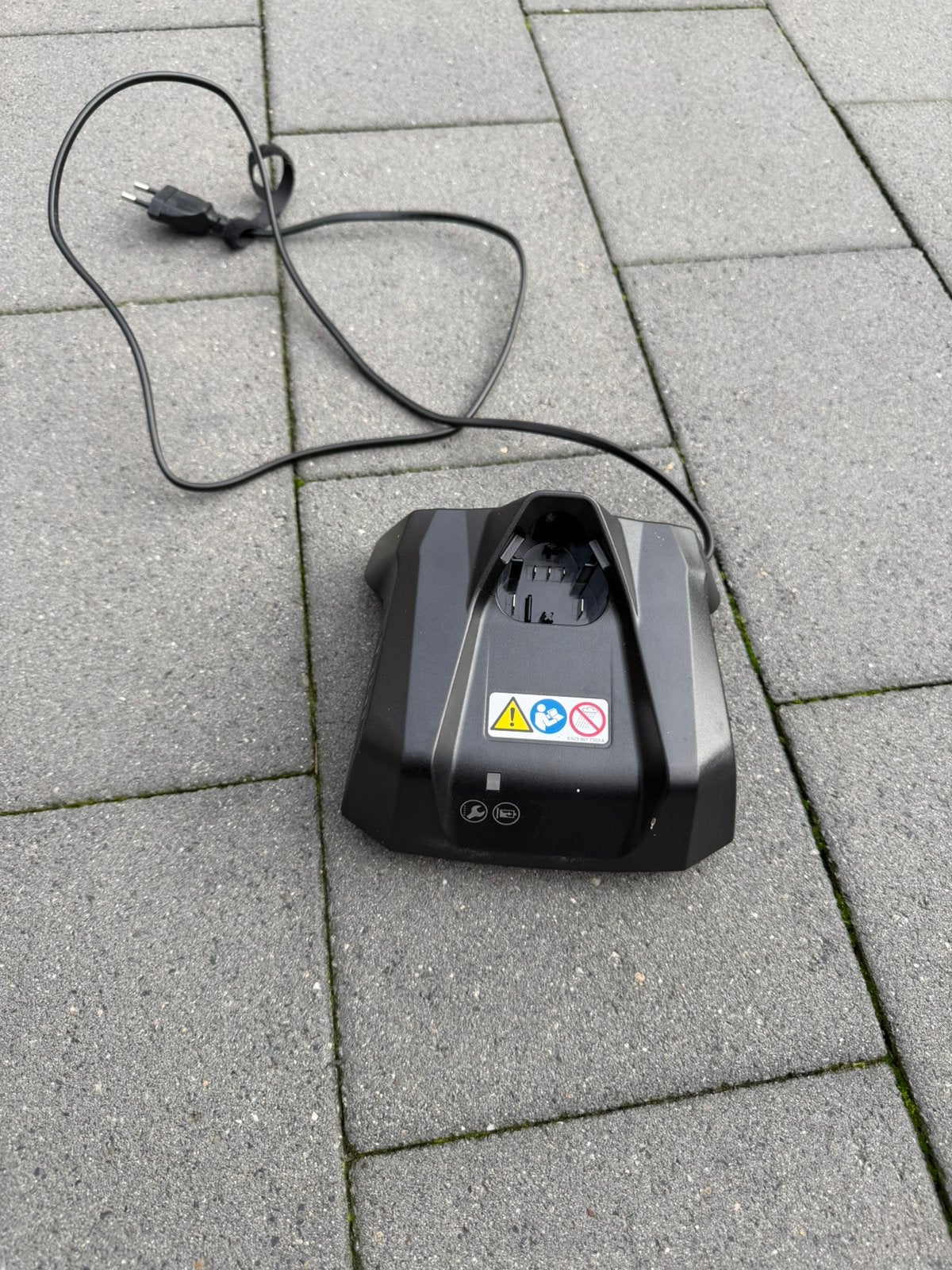 Stihl AL lader, Ophalen, Zo goed als nieuw, Accu
