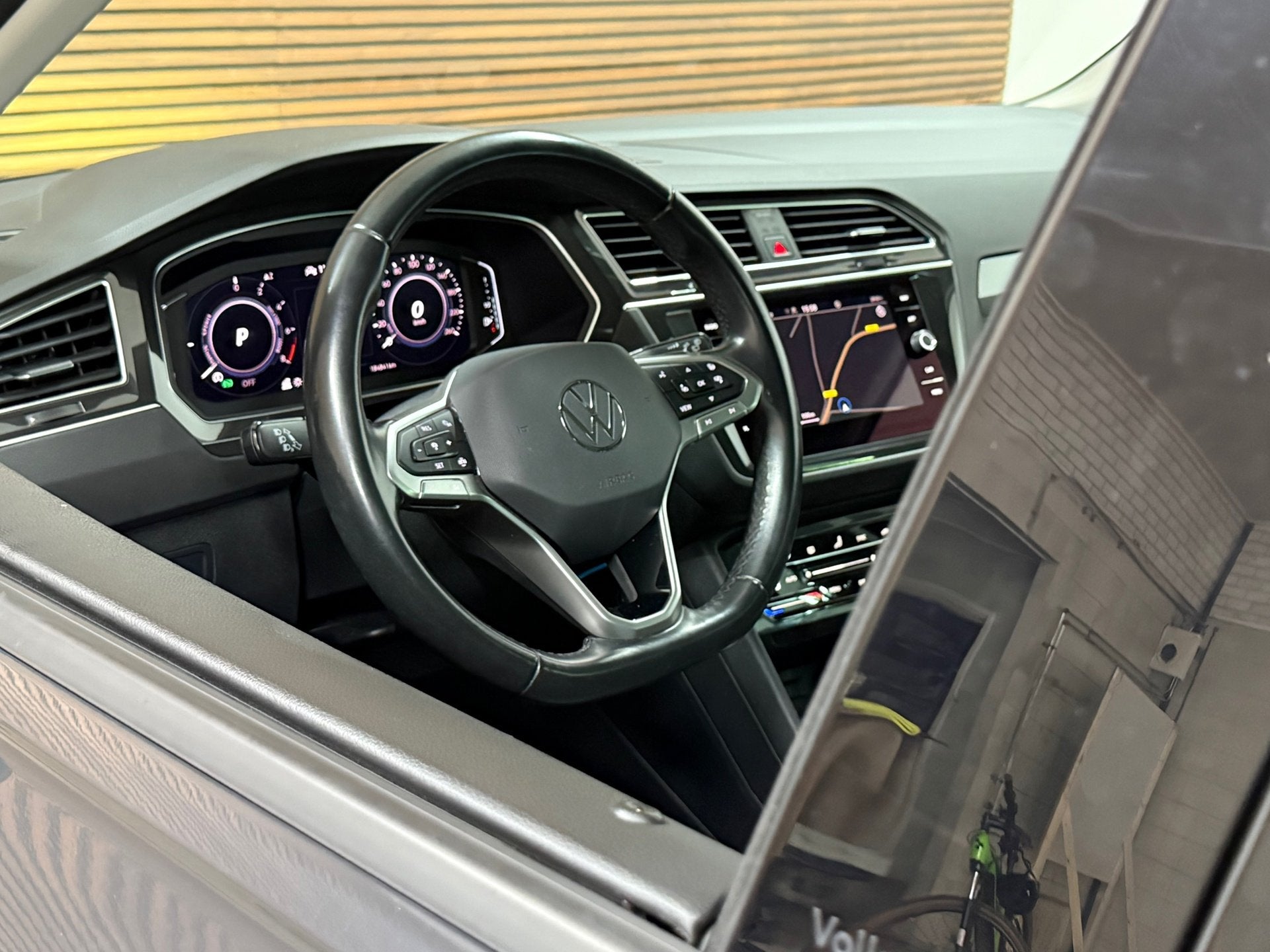 Volkswagen TIGUAN 1.4 TSI eHybrid R-Line Business+ | Black S, Stof, 4 cilinders, 150 pk, Hybride Elektrisch/Benzine