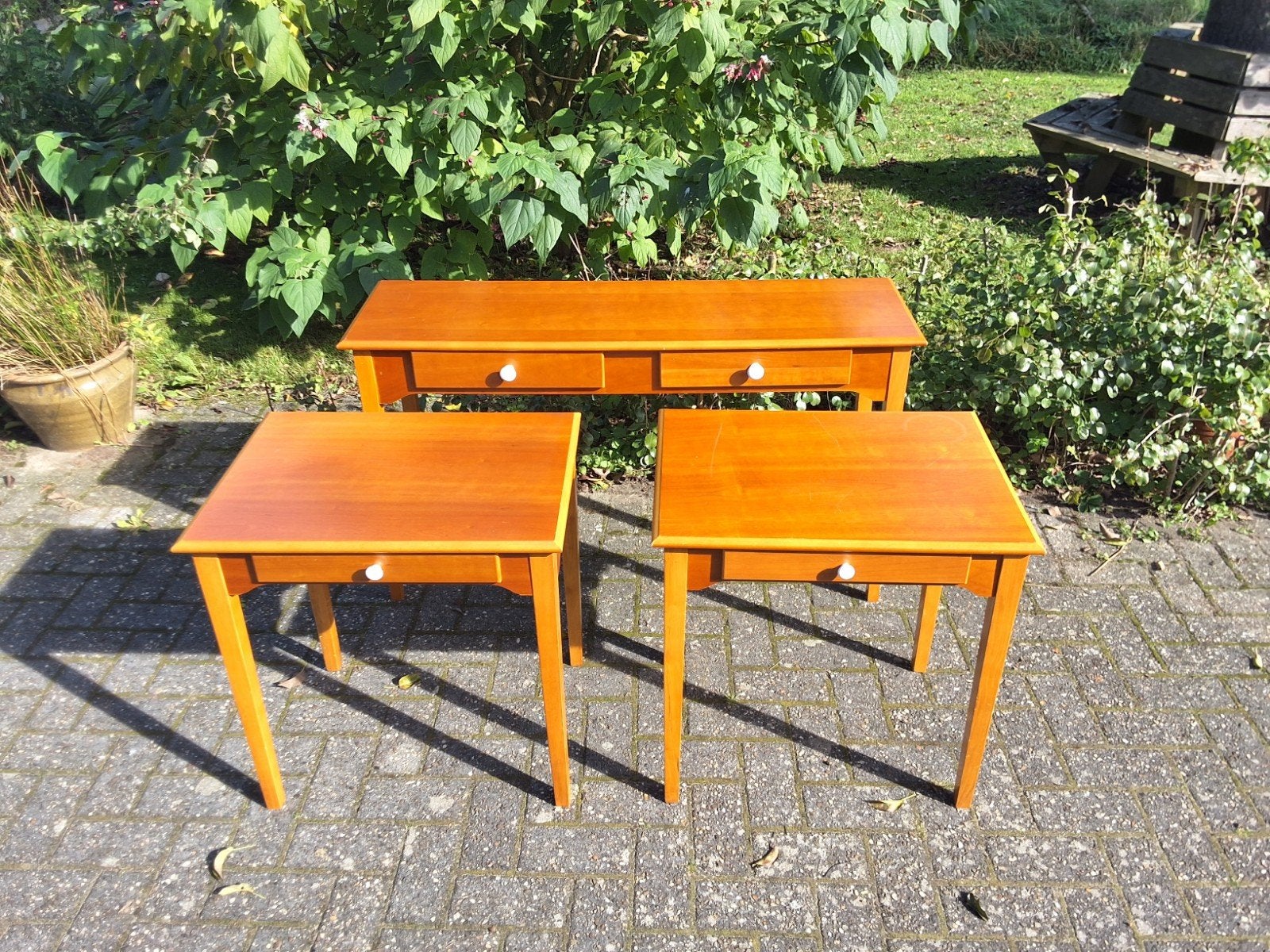 Set houten bijzettafels en sidetable met laden, Huis en Inrichting, Ophalen, Gebruikt, 75 cm of meer, 60 cm of meer