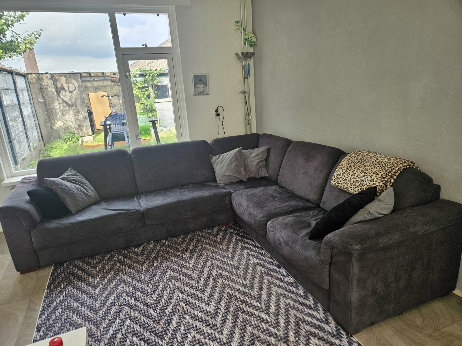 Comfortabele Grijze Hoekbank - Ruim en Stijlvol, Ophalen, Gebruikt, 100 tot 125 cm, Hoekbank
