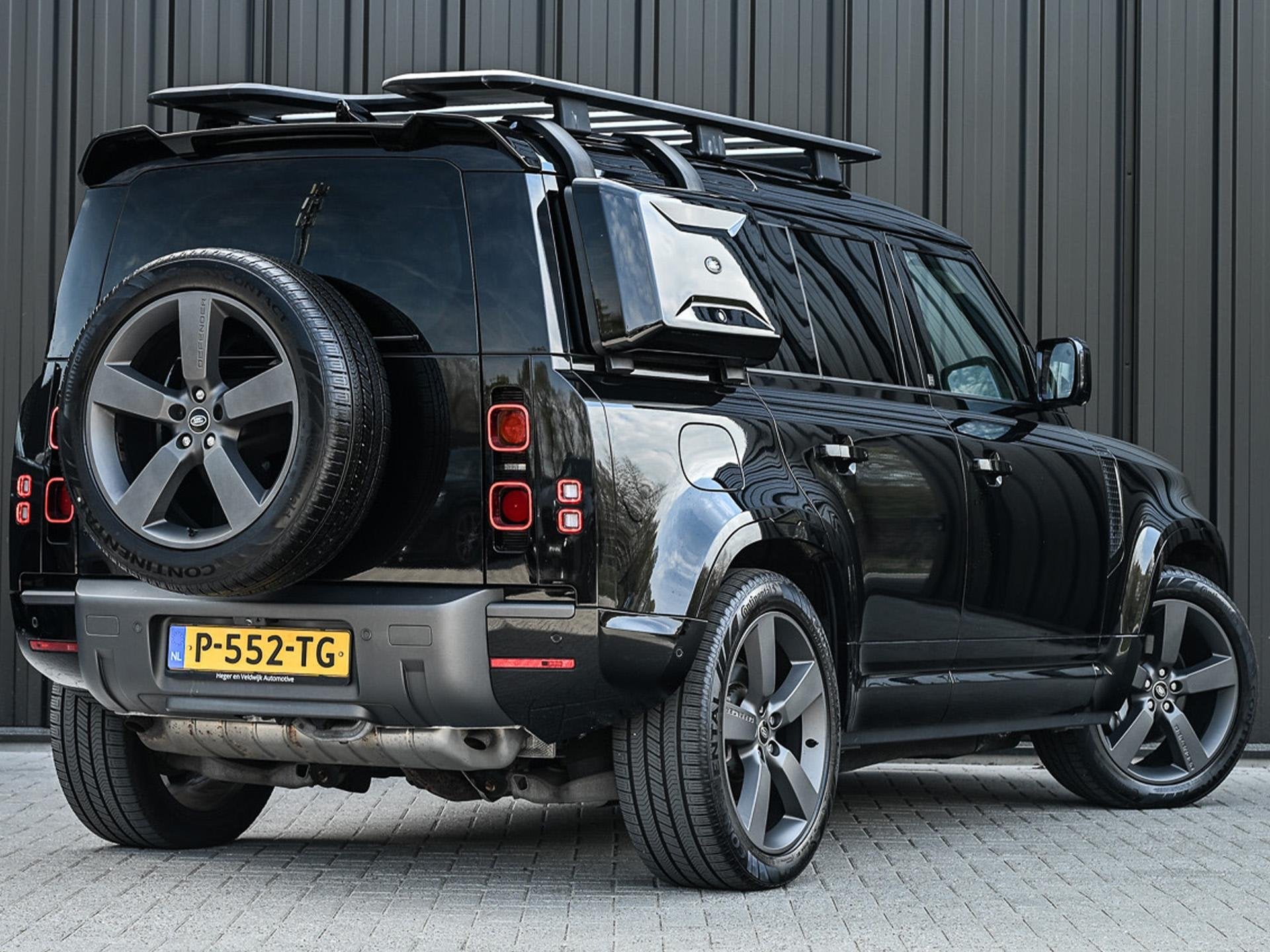 Land Rover Defender 110 2.0 P400e 110 SE | NL-Auto | Panoram, Auto's, Land Rover, Automaat, 404 pk, Gebruikt, 4 cilinders