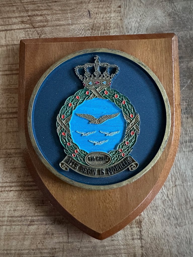 Vliegbasis Gilze Rijen squadron shield, Ophalen of Verzenden, Gebruikt, Overige typen