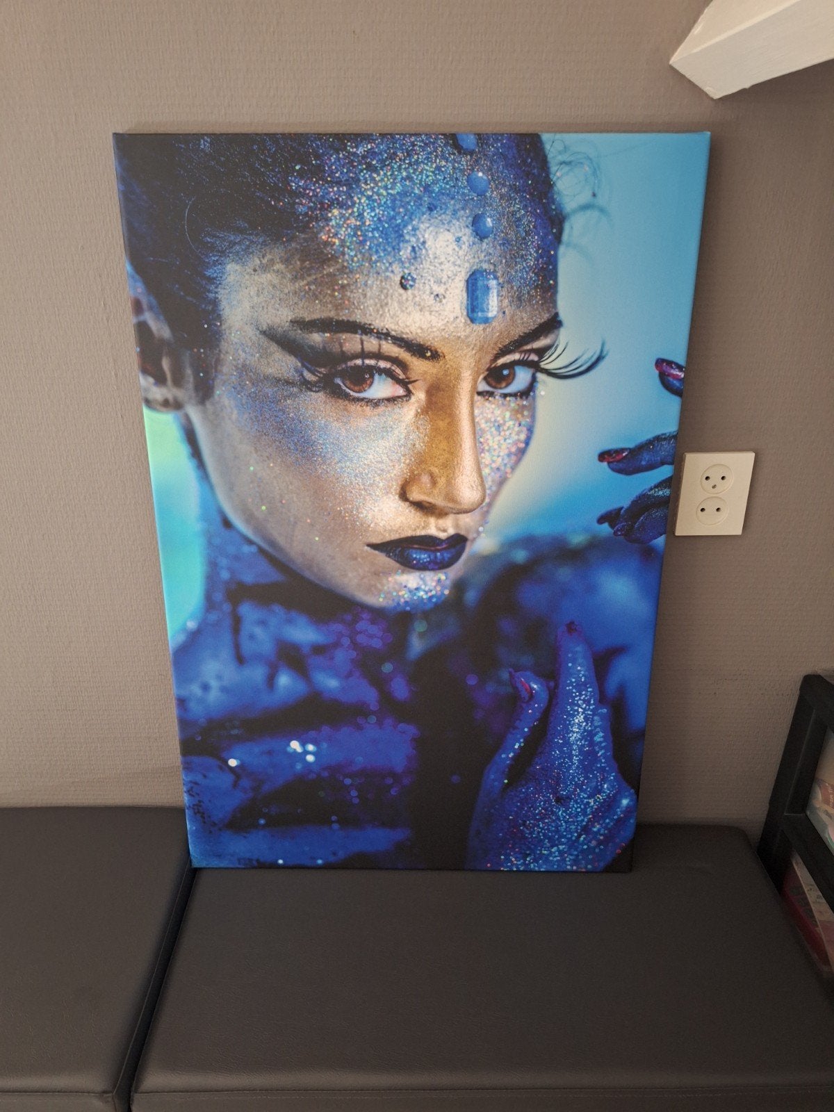 Modern schilderij met vrouwengezicht, Op houten frame, Ophalen of Verzenden, Print, Portret