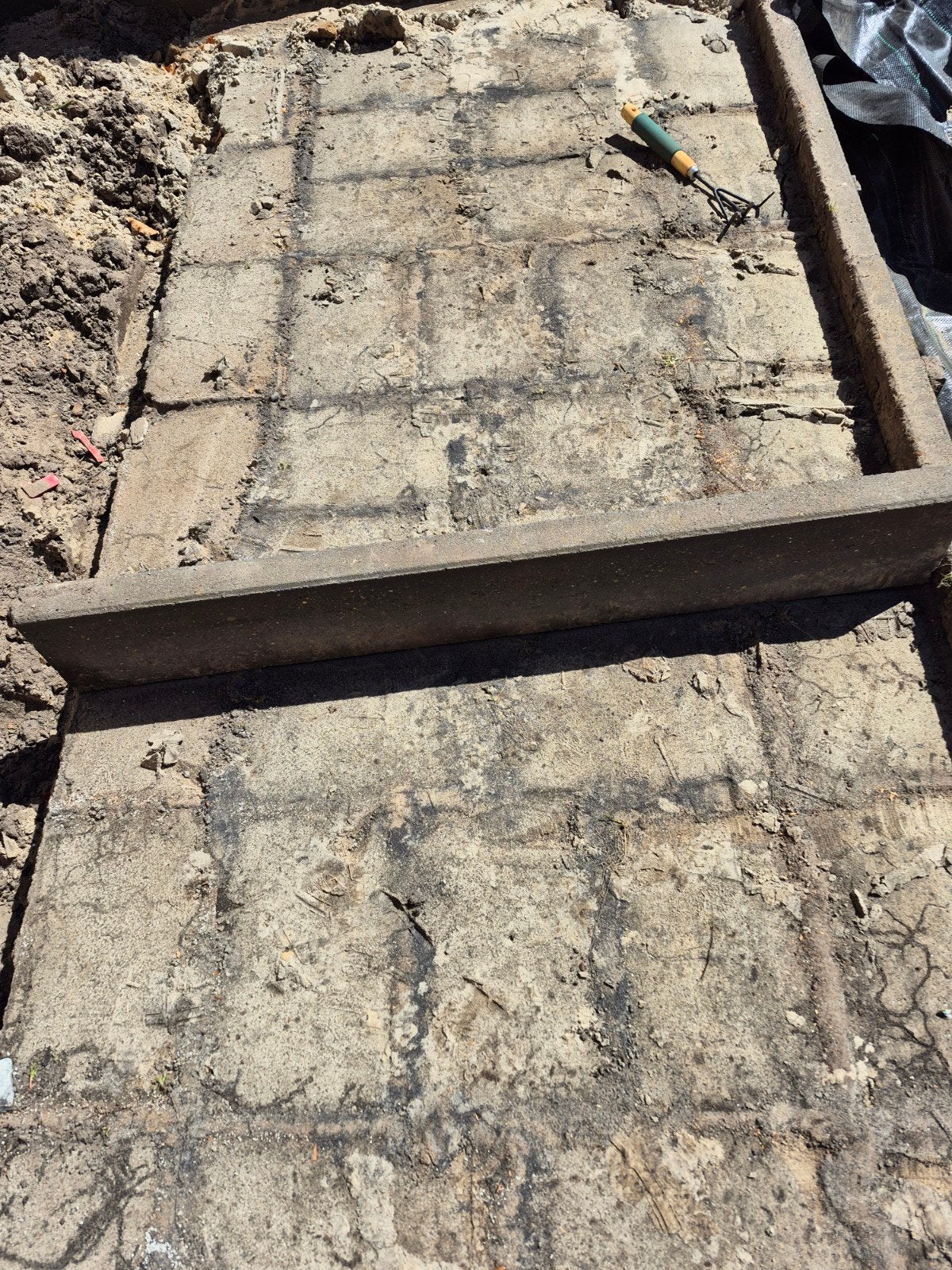 Tegels en opsluitbanden GRATIS ophalen, Ophalen, 60 cm of meer, 60 cm of meer, Minder dan 5 m²