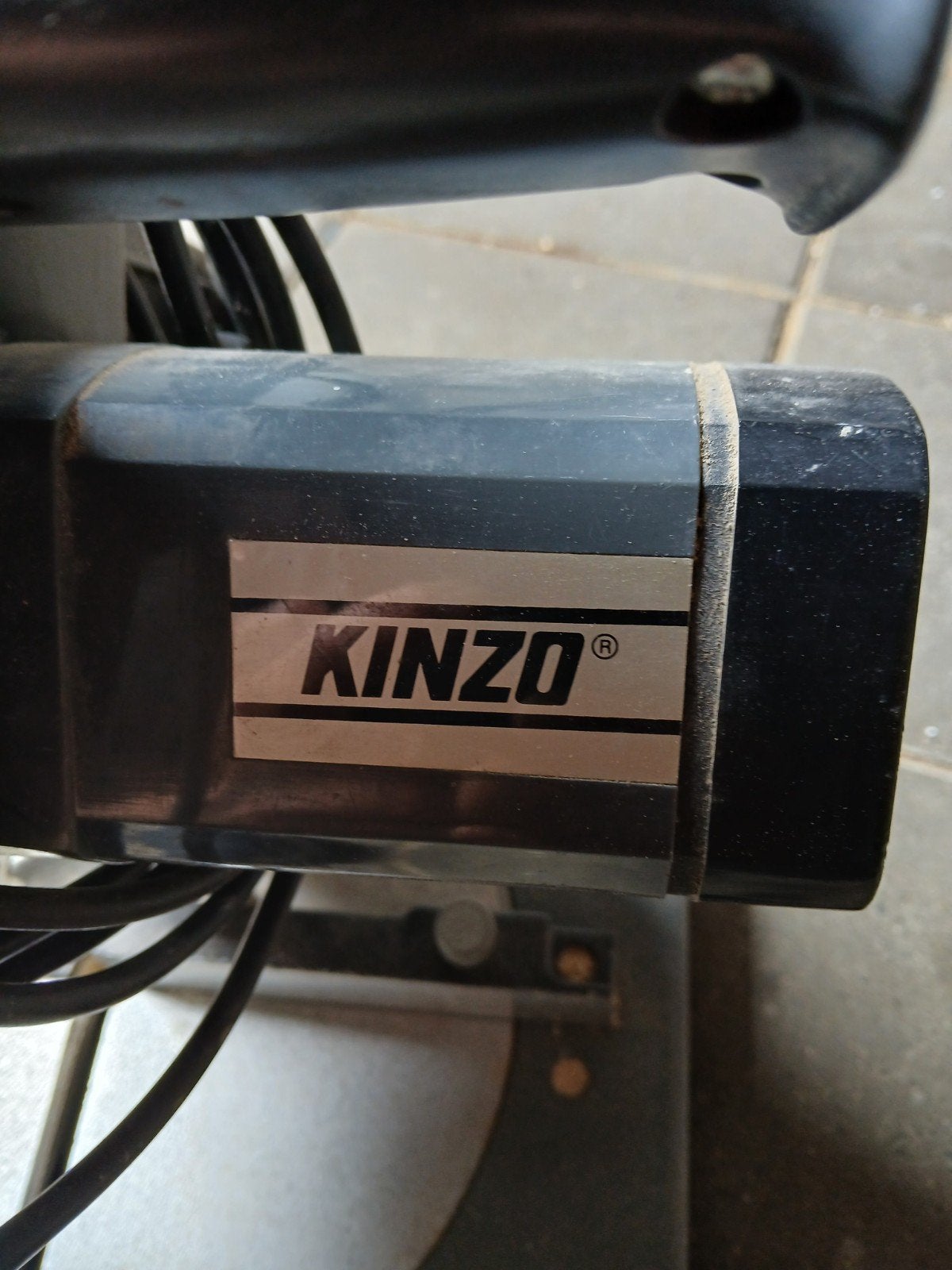 Afkortzaag Kinzo, Doe-het-zelf en Verbouw, Gereedschap | Zaagmachines, Ophalen, 1200 watt of meer, Afkortzaag, 30 tot 70 mm