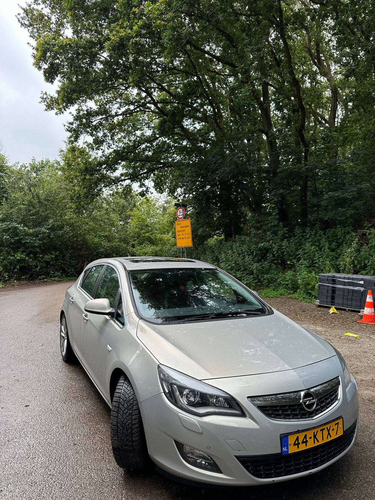 Opel Astra 1.6 Turbo Cosmo 5D 2010 Beige, Auto's, Voorwielaandrijving, Zwart, 4 cilinders, 179 pk