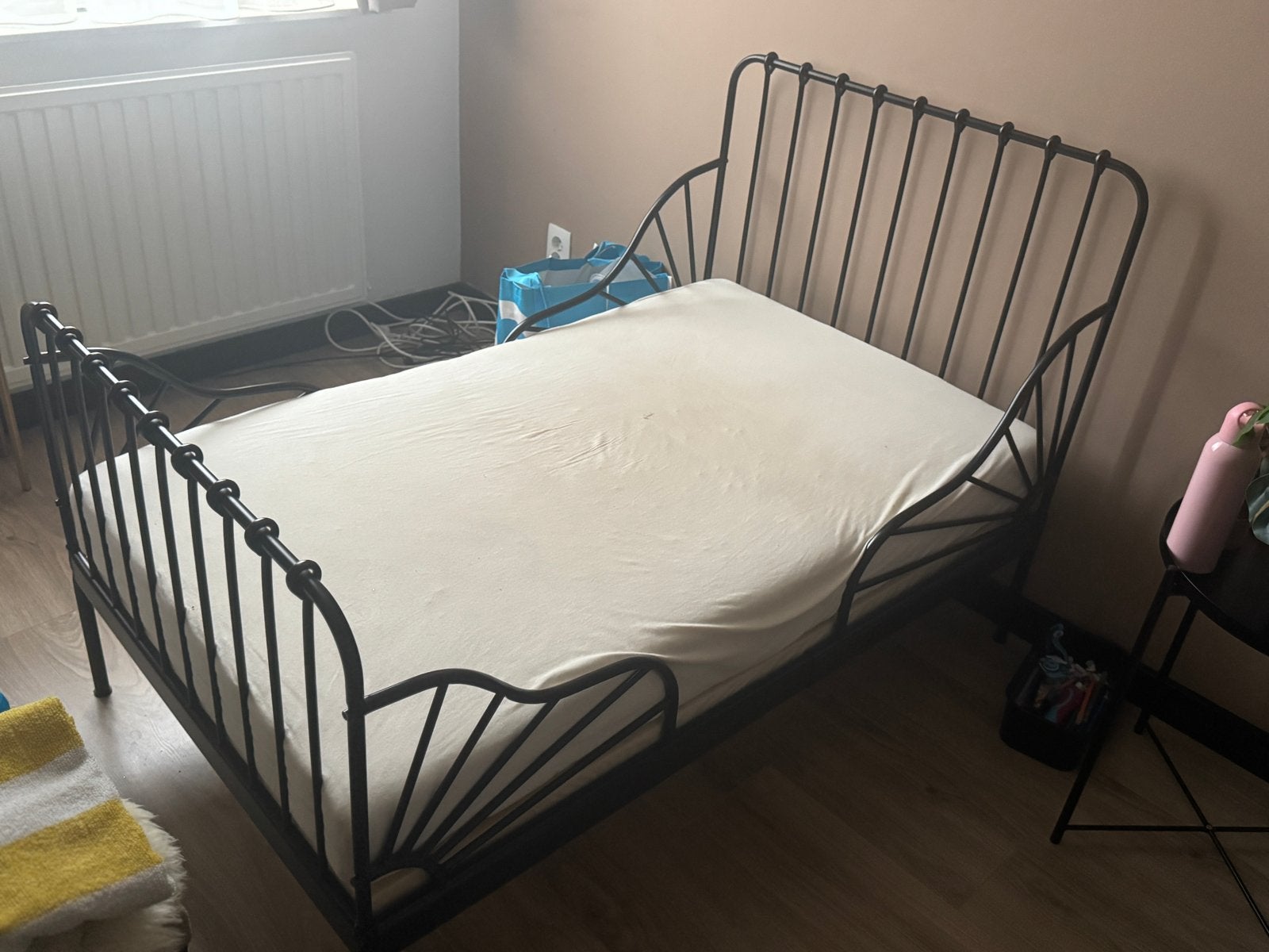 Zwart metalen meegroeibed ikea, Ophalen, Gebruikt, 90 cm, Eenpersoons