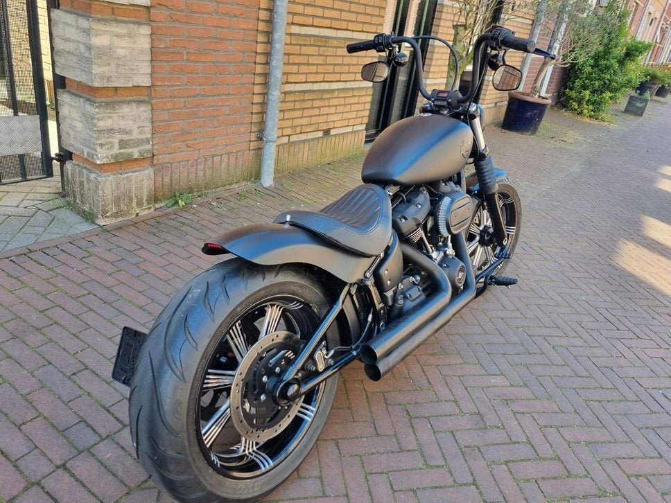 HARLEY-DAVIDSON STREET BOB M8 Geheel verbouwd! (bj 2018), Motoren, Motoren | Harley-Davidson, 2 cilinders, 1690 cc, HARLEY-DAVIDSON