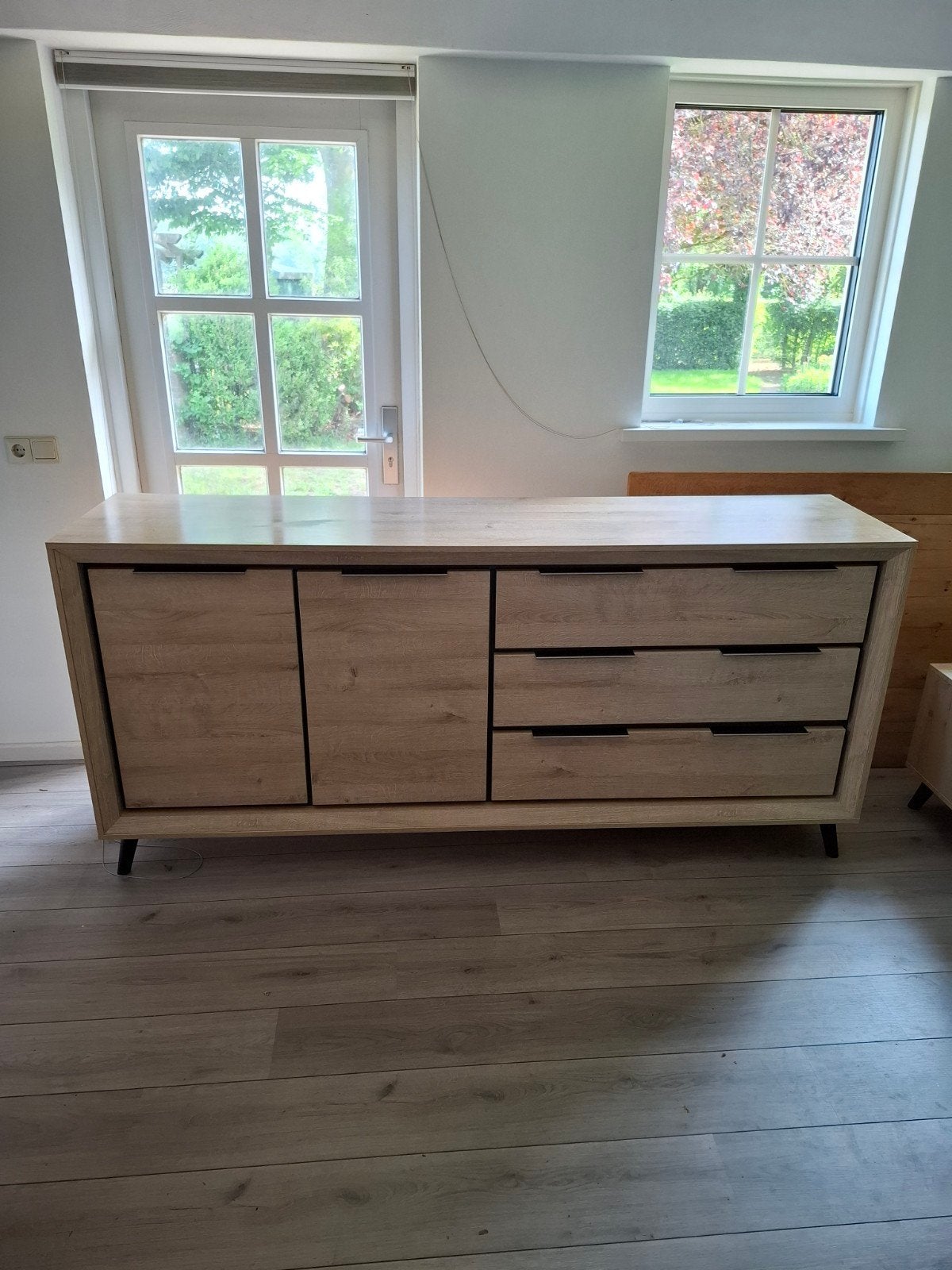 Modern Dressoir 208x51x95 cm - Nieuwstaat, Ophalen, Met deur(en), Zo goed als nieuw, 200 cm of meer