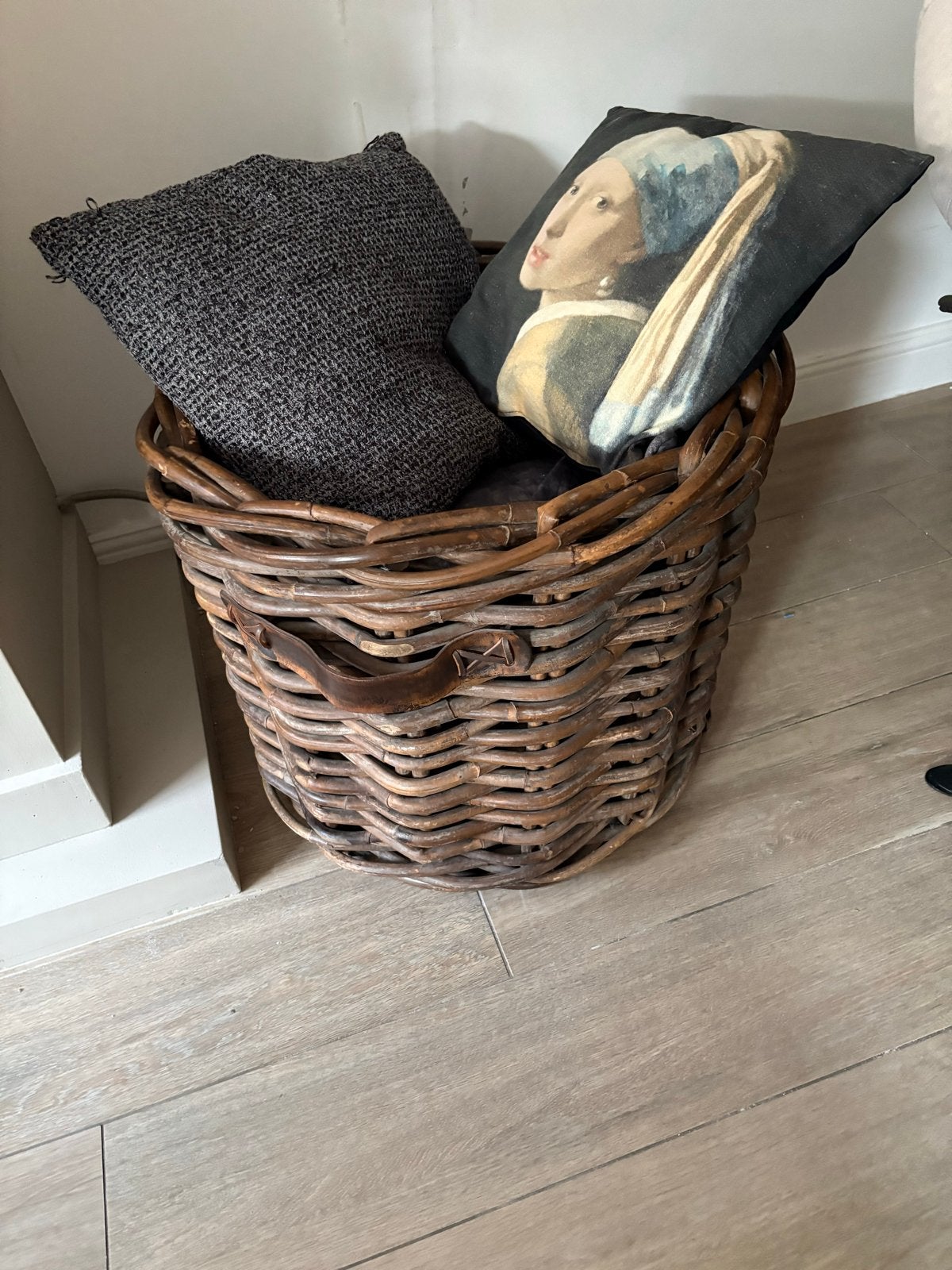 Hoffz Robuuste Rietmand met Lederen Handvaten - 53x60 cm, Ophalen, Met handvatten, Gebruikt, Mand