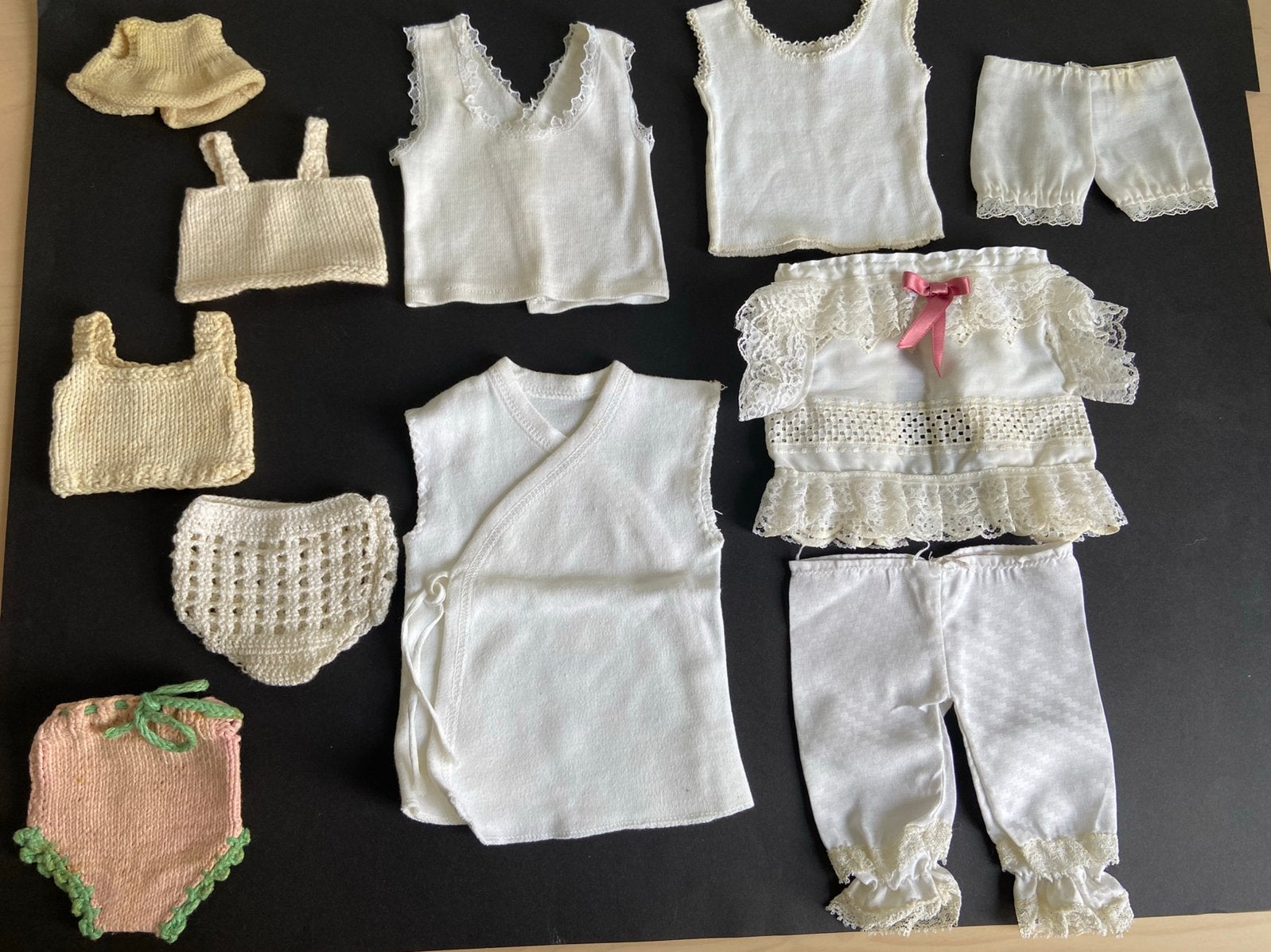 Diverse poppenkleertjes Vintage, Ophalen of Verzenden, Gebruikt, Pop