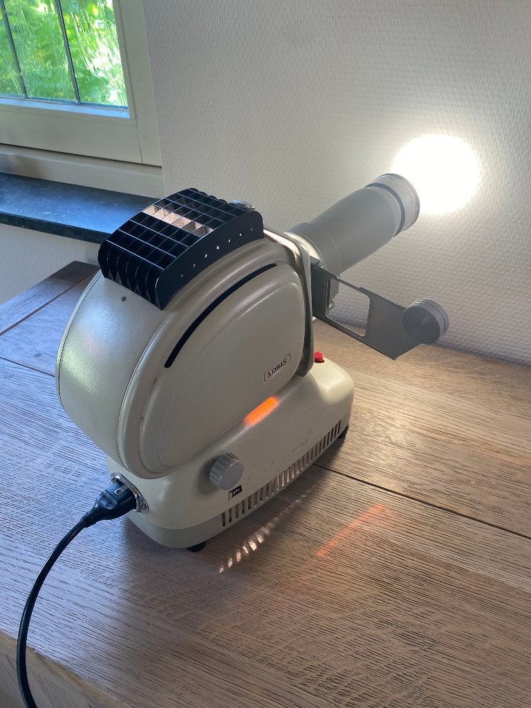 Vintage Noris Trumpf Halogeen Diaprojector –Volledig Werkend, Audio, Tv en Foto, Diaprojectors, Gebruikt, Ophalen of Verzenden