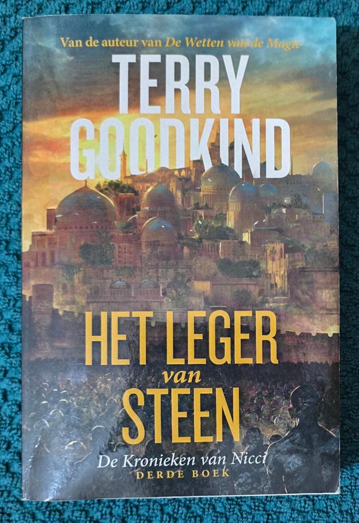 Terry Goodkind - Het Leger van Steen, Ophalen of Verzenden, Gelezen, Terry Goodkind