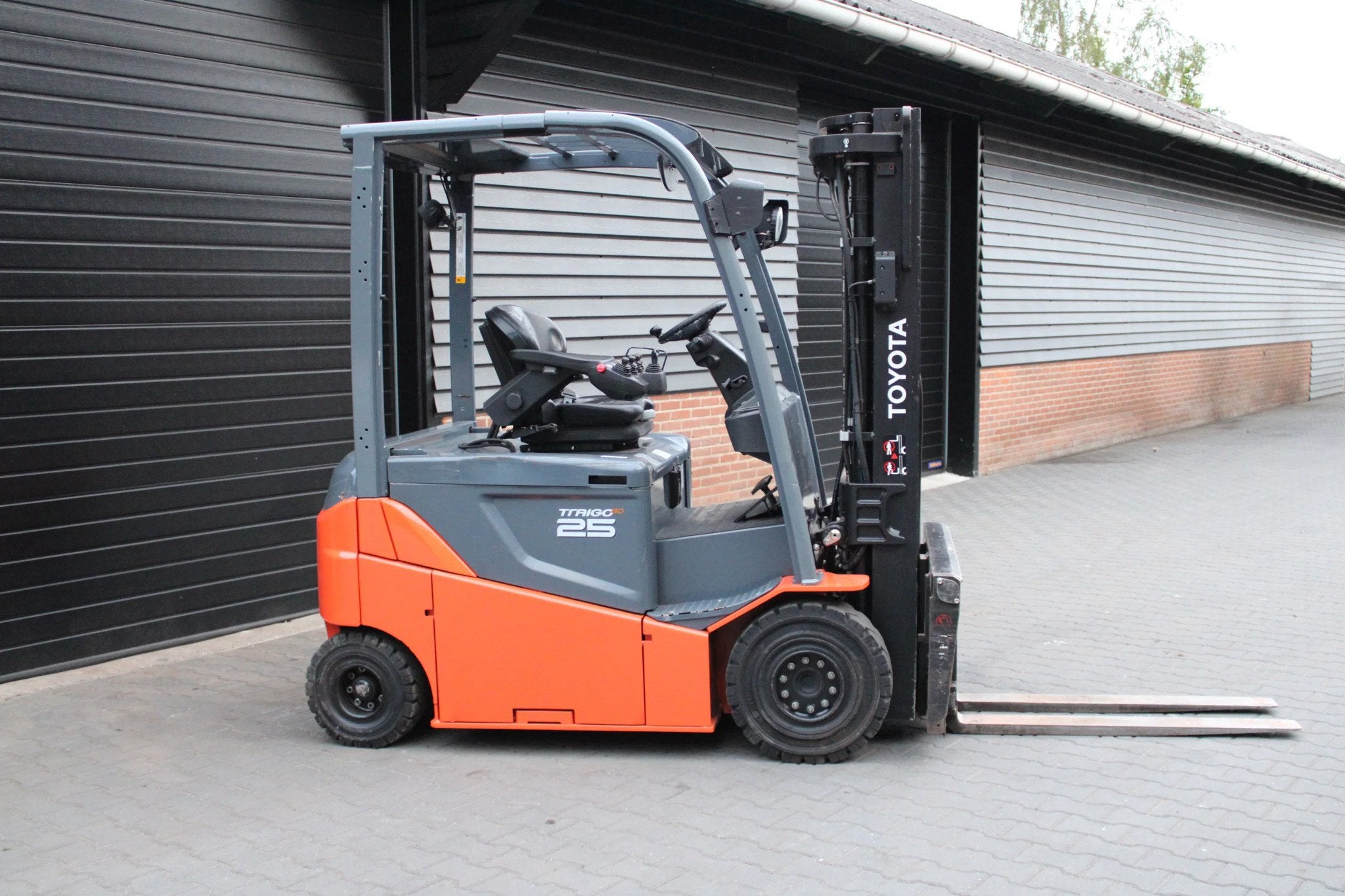 Toyota 8FBMKT25 heftruck elektrische triplex sidesift lepelv