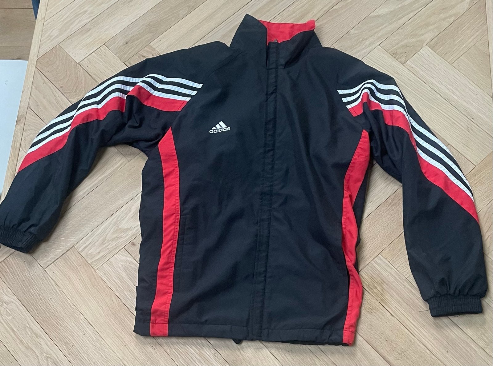 Adidas sportjack - Zwart/Rood/Wit - Maat 80 (S), Zwart, Ophalen of Verzenden, Zo goed als nieuw, Algemeen