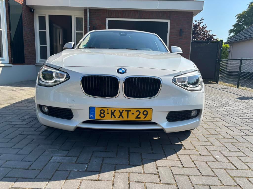 BMW 1-Serie 116i HighExecutive, incl 2e winter velgenset!, 1-Serie, Lederen bekleding, Beige, 4 cilinders