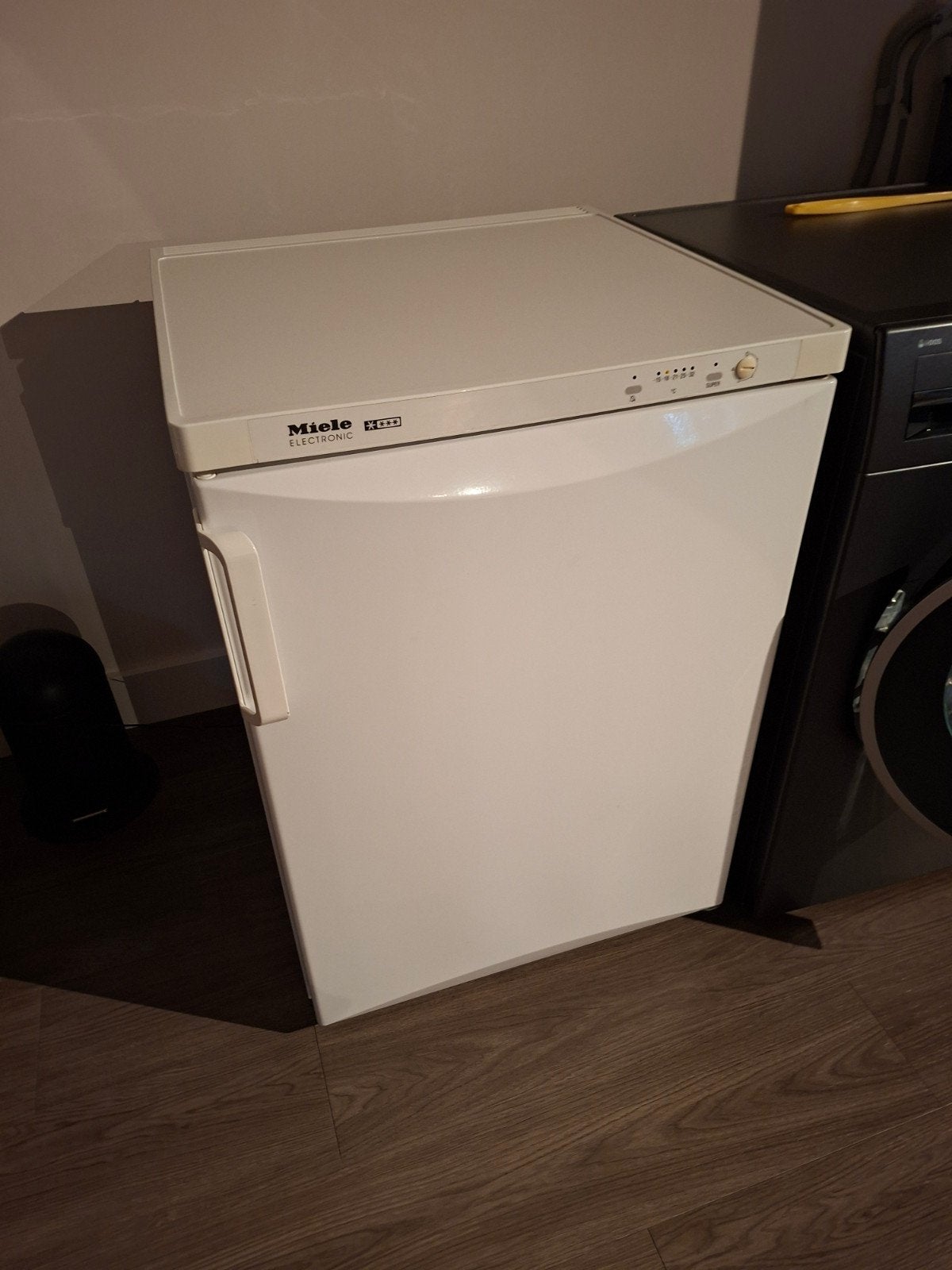 Miele vriezer met 4 lades - Zo goed als nieuw, Ophalen, 150 tot 200 liter, 120 tot 140 cm, Met aparte vriezer