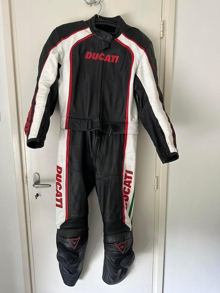 Dainese Ducati motorpak 2-delig leder/leer | maat 48, Ophalen of Verzenden, Tweedehands, Heren, Combipak