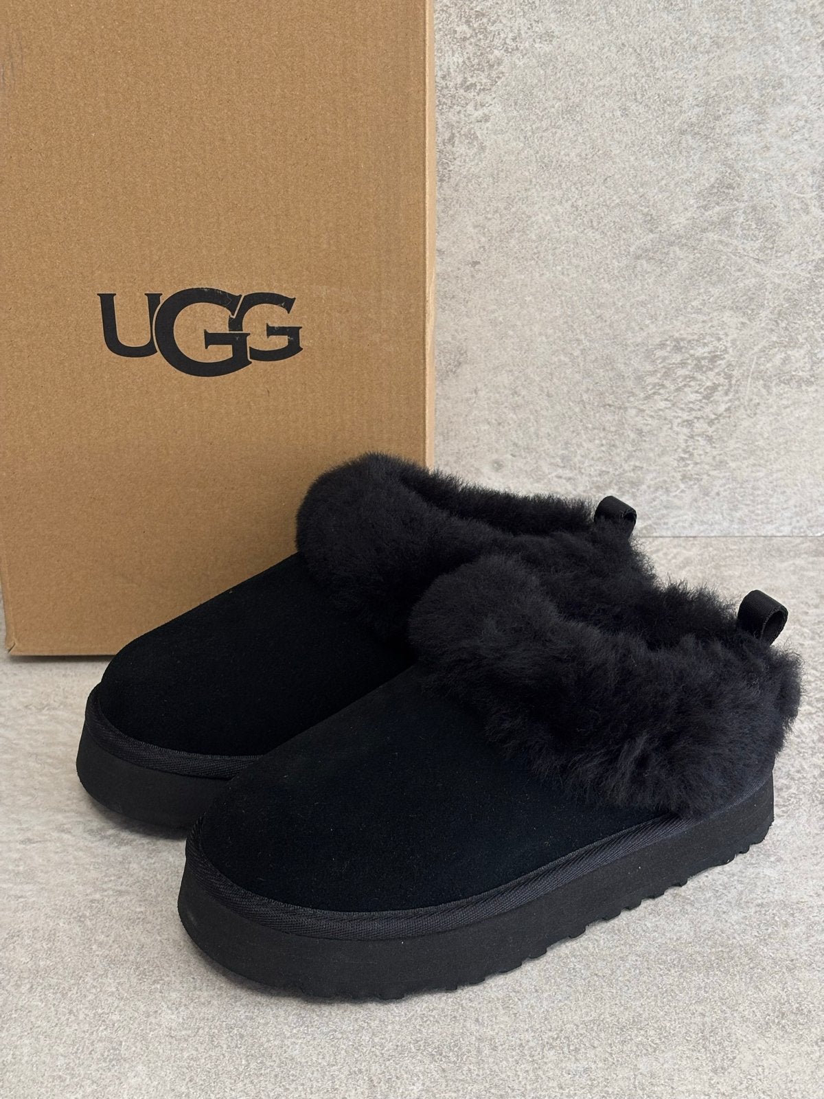 Nieuwe UGG  Kids Tazzelle Pantoffels Zwart Maat 31 - 1335, Slofjes, Jongetje of Meisje, Nieuw, Ophalen of Verzenden