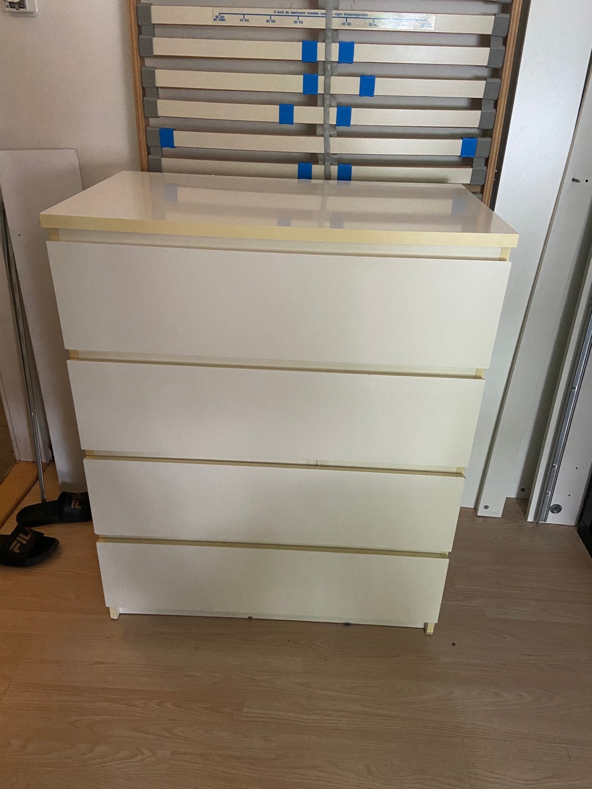 Gratis witte ikea ladekast, Ophalen, 50 tot 100 cm, Zo goed als nieuw, 3 of 4 laden
