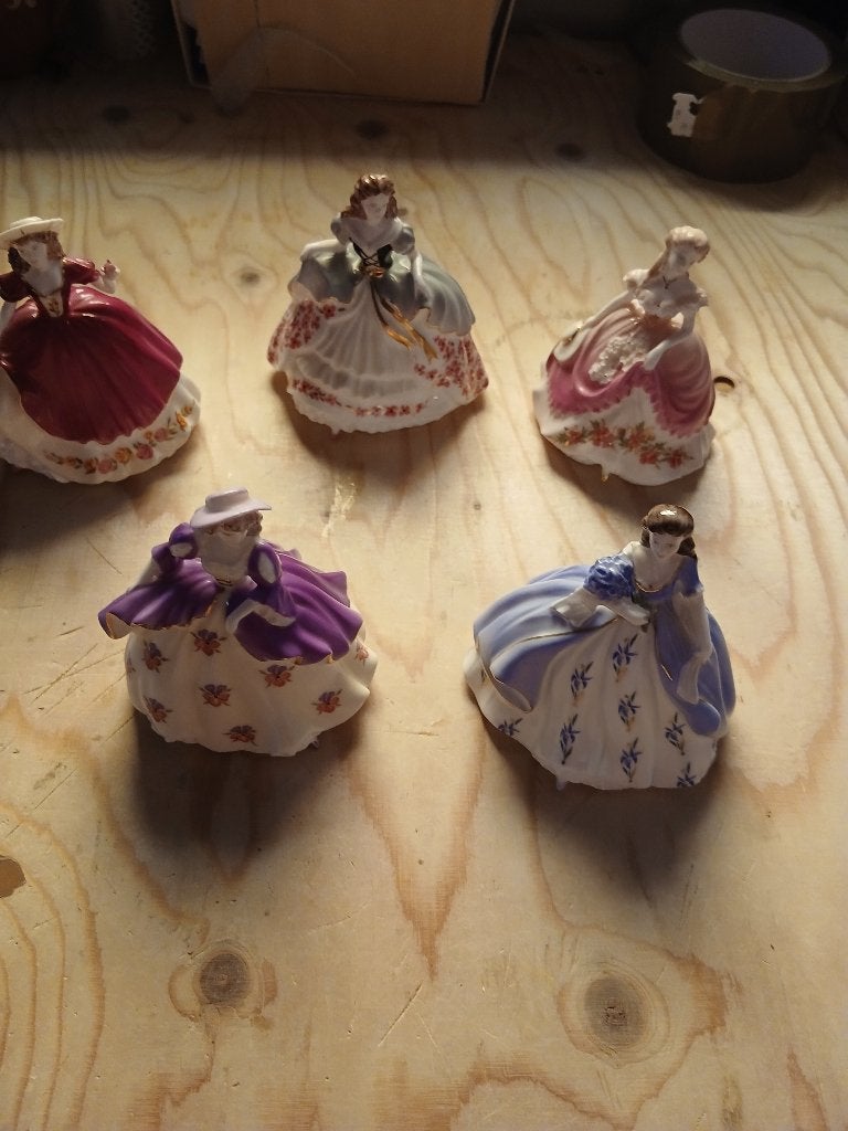 5 prachtige dames an coalport, Ophalen of Verzenden, Nieuw, Porselein, Kop en/of schotel