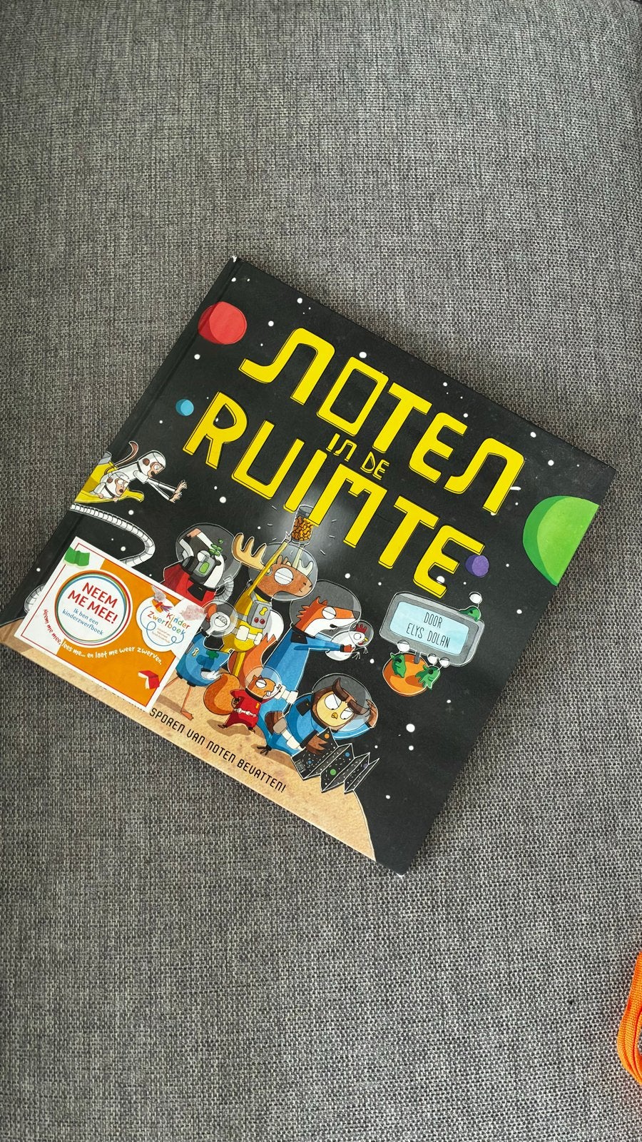 Noten in de Ruimte - Kinderboek door Elys Dolan, Ophalen of Verzenden, Gelezen, Fictie algemeen