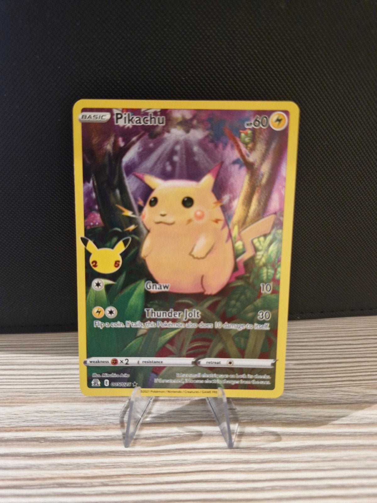 Pikachu Pokémon kaart (Engels), Hobby en Vrije tijd, Ophalen of Verzenden, Zo goed als nieuw, Losse kaart, Foil
