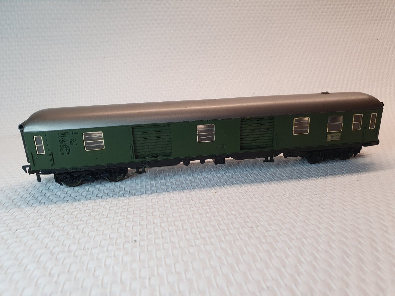 Fleischmann HO postwagon met verlichting - mist 1 buffer, Ophalen of Verzenden, Gebruikt, Wagon, Fleischmann