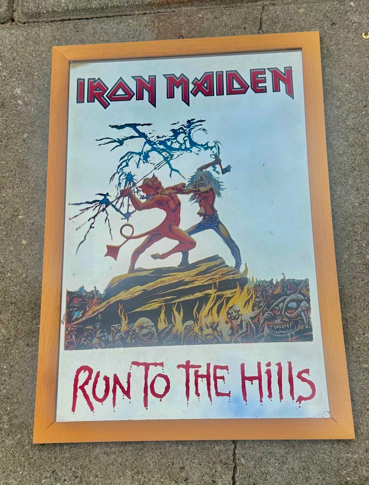 Iron Maiden Run To The Hills spiegel, Verzamelen, Ophalen of Verzenden, Zo goed als nieuw, Poster, Artwork of Schilderij